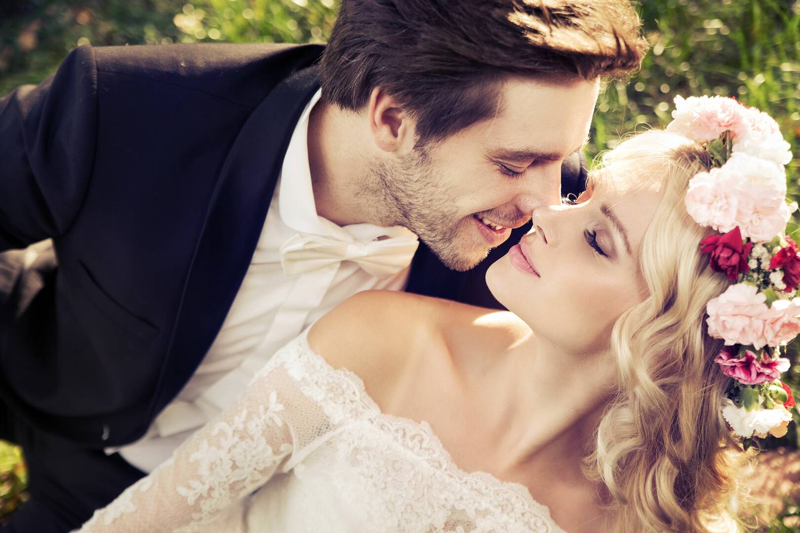 La Belle Bridal Boutique logo