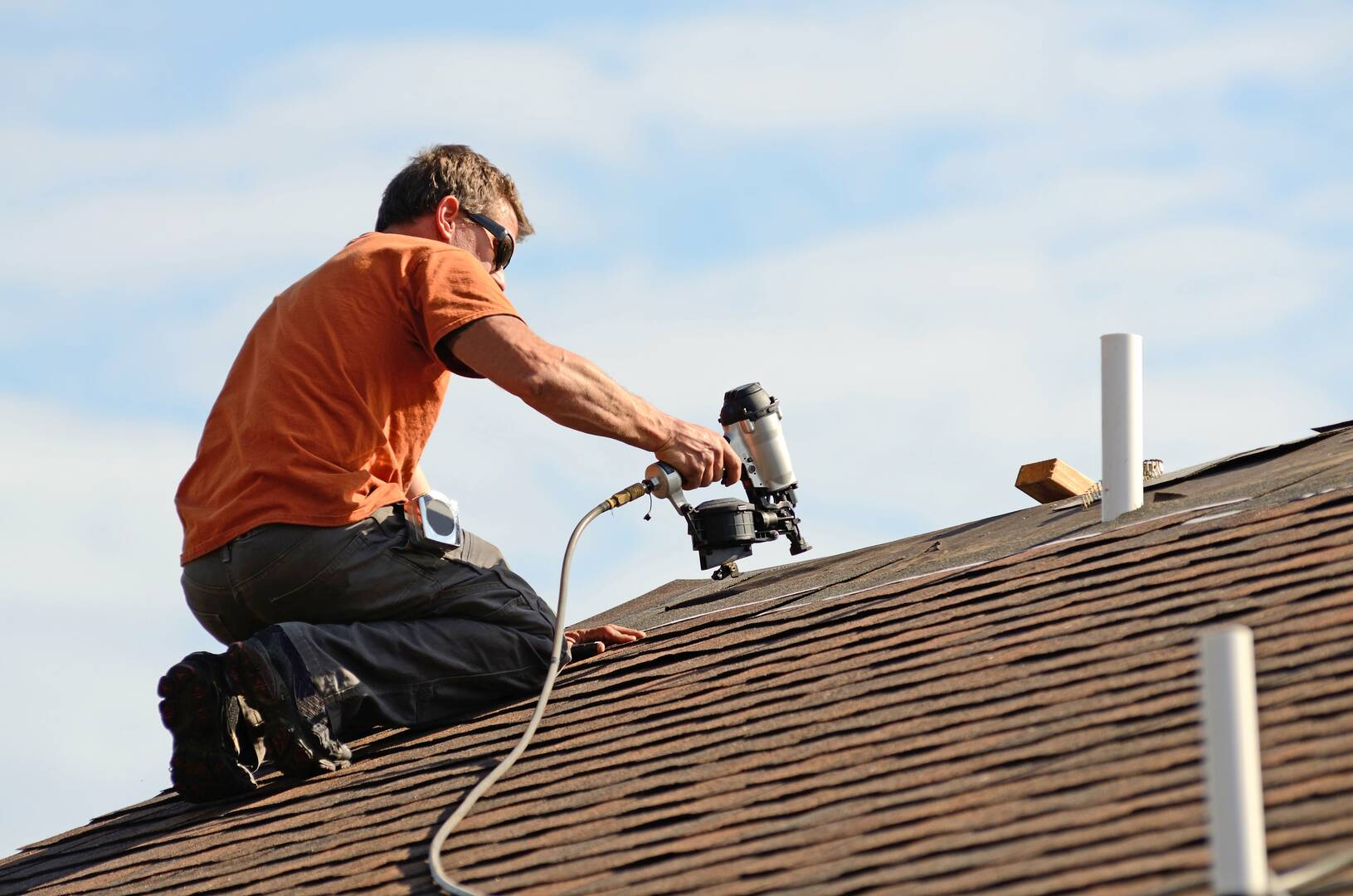 K & R Roofing And Gutters logo