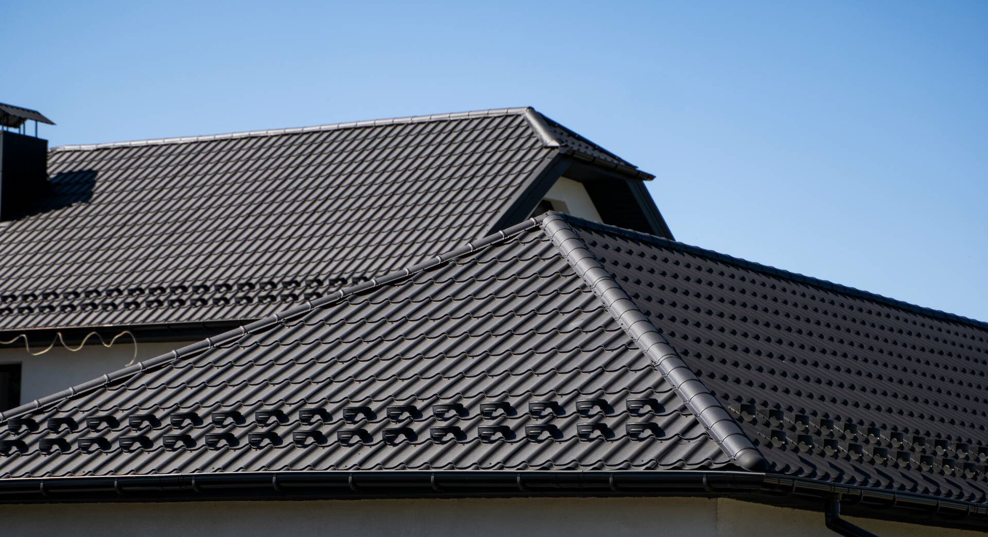 AAA Roofing logo