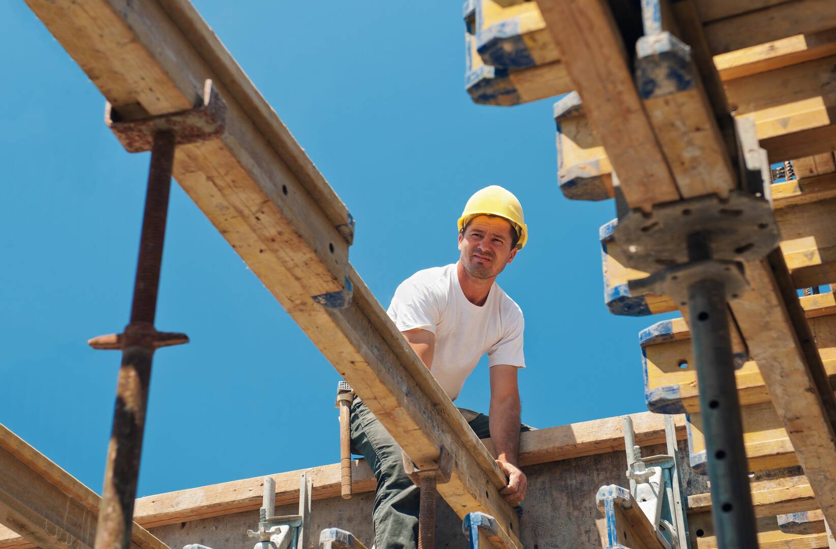 G&R Construction logo